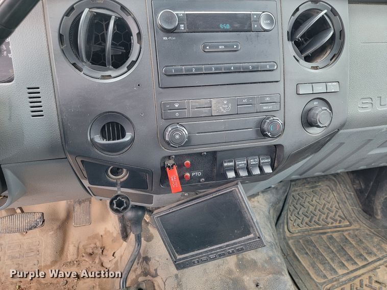 image for item JL9426 2015 Ford F550 Super Duty  bucket truck