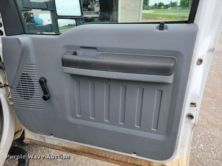 image for item JL9426 2015 Ford F550 Super Duty  bucket truck