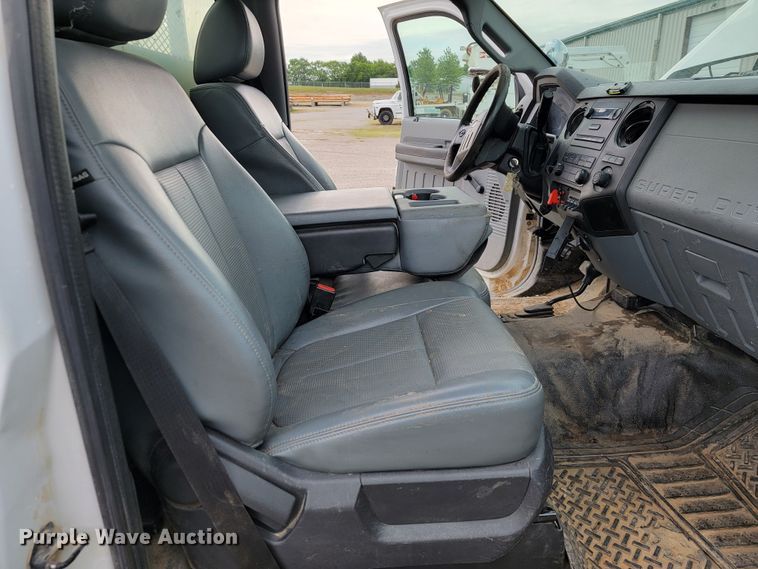 image for item JL9426 2015 Ford F550 Super Duty  bucket truck