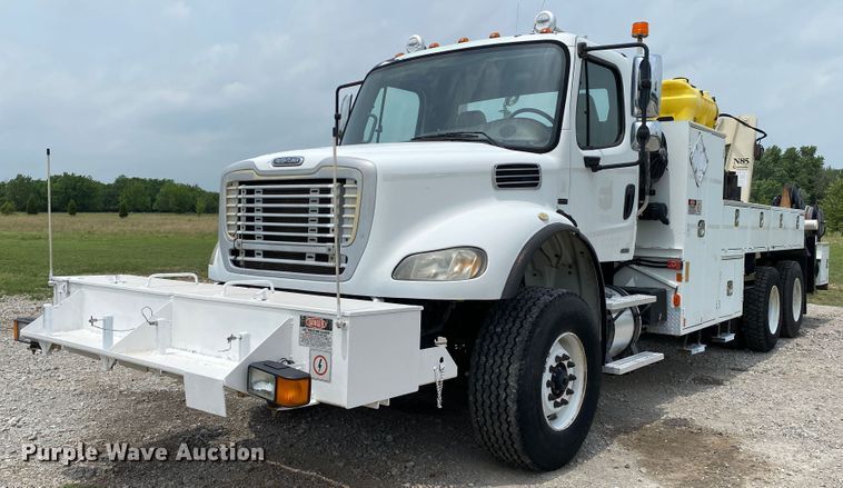 image for item JU9233 2008 Freightliner Business Class M2  crane truck