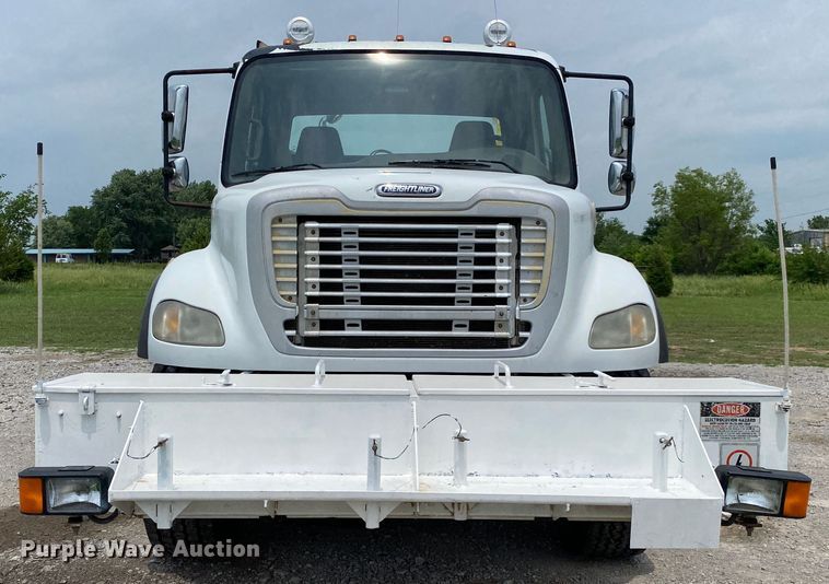 image for item JU9233 2008 Freightliner Business Class M2  crane truck