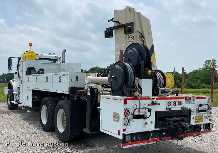 image for item JU9233 2008 Freightliner Business Class M2  crane truck