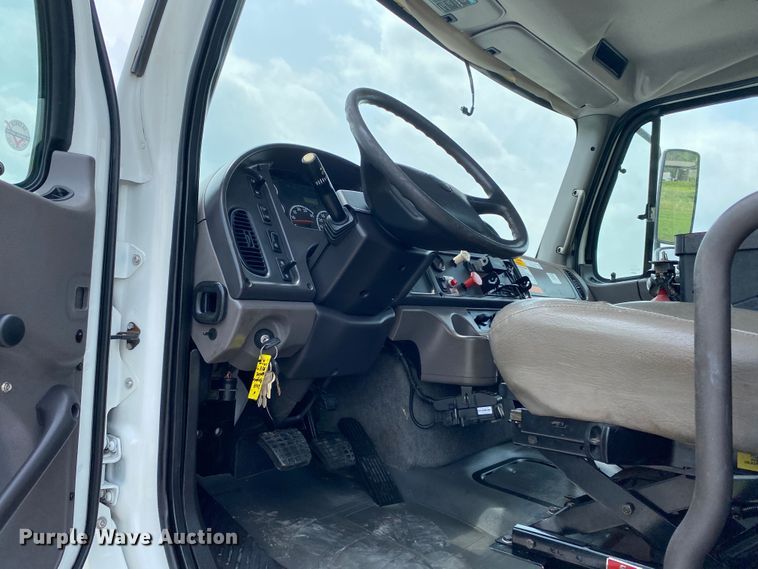 image for item JU9233 2008 Freightliner Business Class M2  crane truck