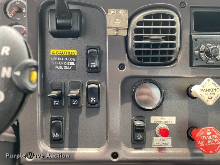 image for item JU9233 2008 Freightliner Business Class M2  crane truck