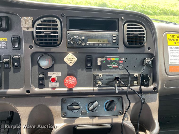 image for item JU9233 2008 Freightliner Business Class M2  crane truck