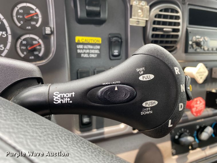 image for item JU9233 2008 Freightliner Business Class M2  crane truck