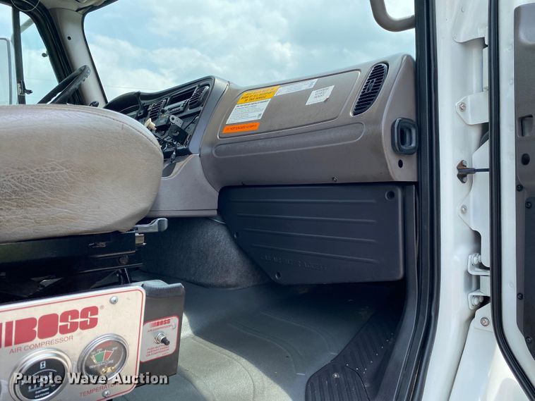 image for item JU9233 2008 Freightliner Business Class M2  crane truck