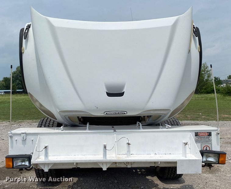 image for item JU9233 2008 Freightliner Business Class M2  crane truck