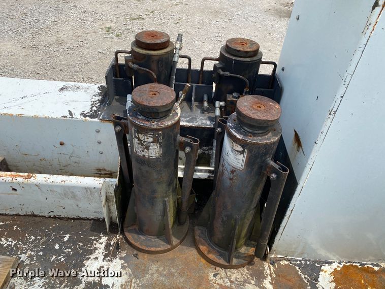 image for item JU9233 2008 Freightliner Business Class M2  crane truck