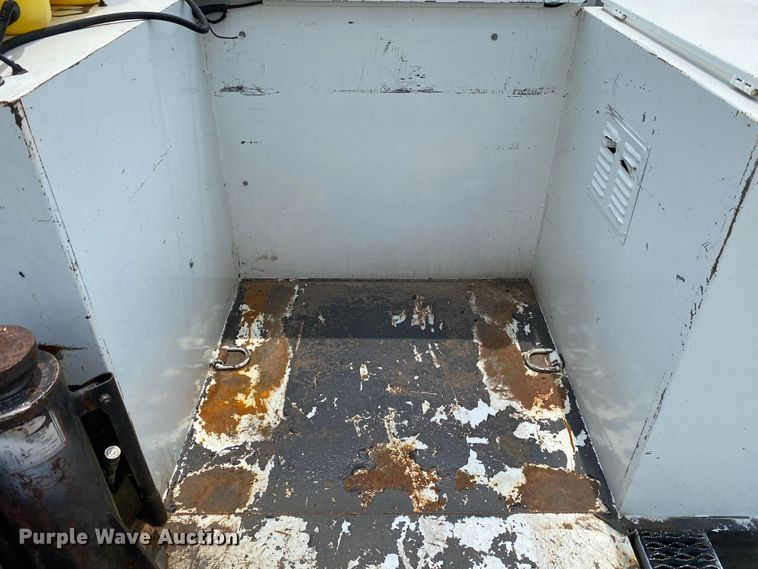 image for item JU9233 2008 Freightliner Business Class M2  crane truck