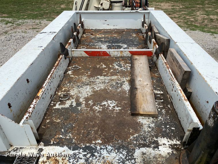 image for item JU9233 2008 Freightliner Business Class M2  crane truck