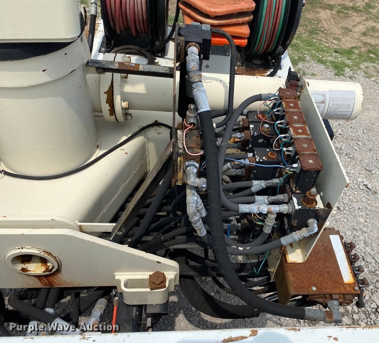 image for item JU9233 2008 Freightliner Business Class M2  crane truck