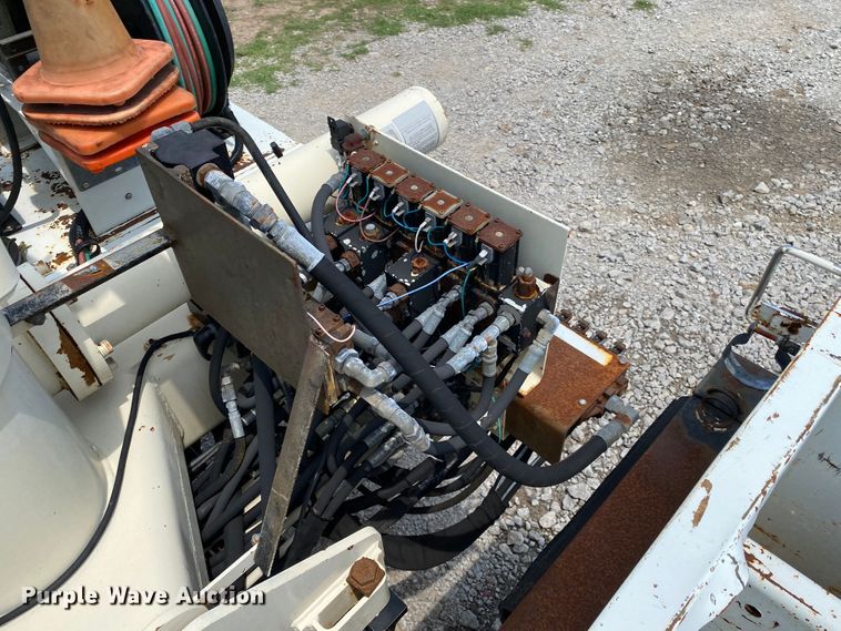 image for item JU9233 2008 Freightliner Business Class M2  crane truck