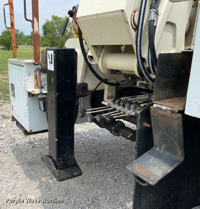 image for item JU9233 2008 Freightliner Business Class M2  crane truck