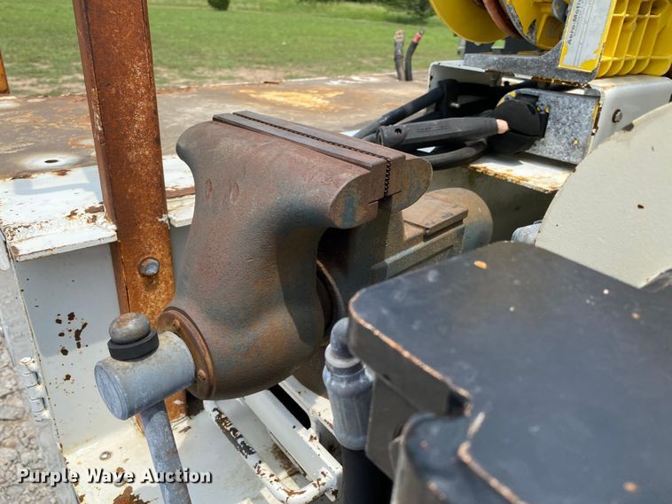 image for item JU9233 2008 Freightliner Business Class M2  crane truck