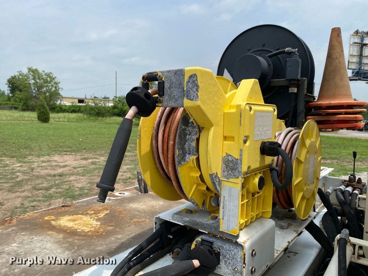 image for item JU9233 2008 Freightliner Business Class M2  crane truck