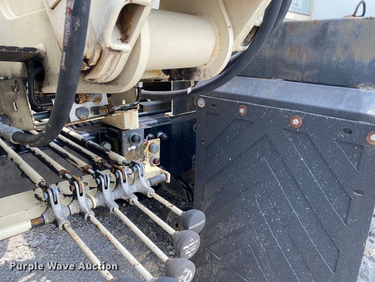 image for item JU9233 2008 Freightliner Business Class M2  crane truck