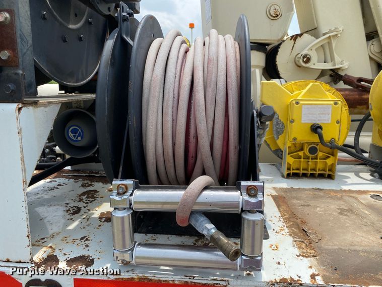 image for item JU9233 2008 Freightliner Business Class M2  crane truck