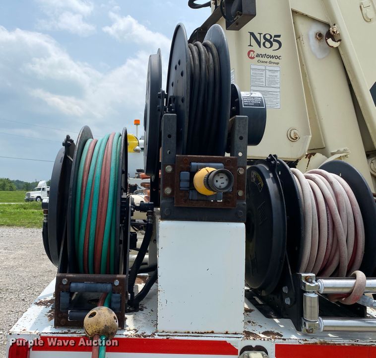 image for item JU9233 2008 Freightliner Business Class M2  crane truck