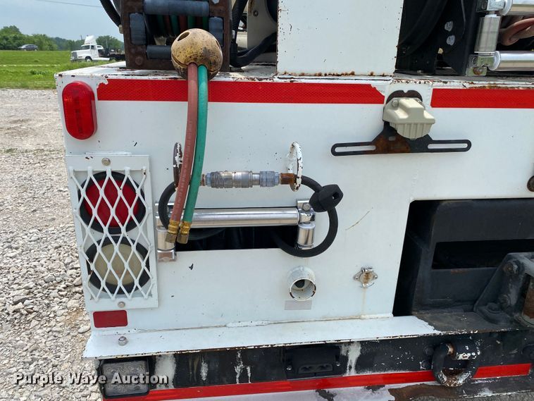 image for item JU9233 2008 Freightliner Business Class M2  crane truck