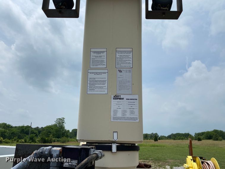 image for item JU9233 2008 Freightliner Business Class M2  crane truck