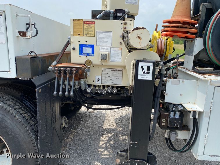 image for item JU9233 2008 Freightliner Business Class M2  crane truck