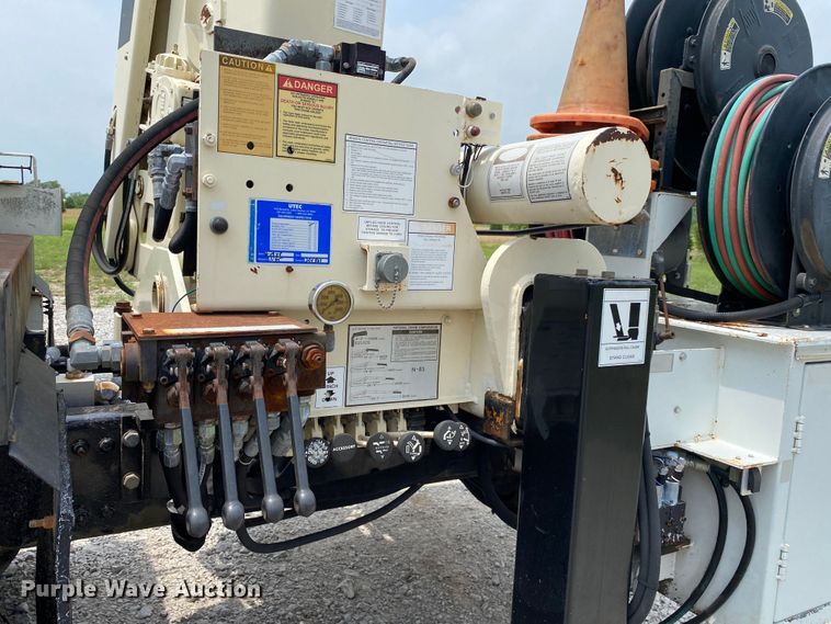 image for item JU9233 2008 Freightliner Business Class M2  crane truck