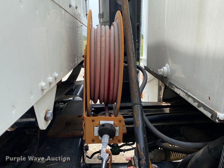 image for item JU9233 2008 Freightliner Business Class M2  crane truck