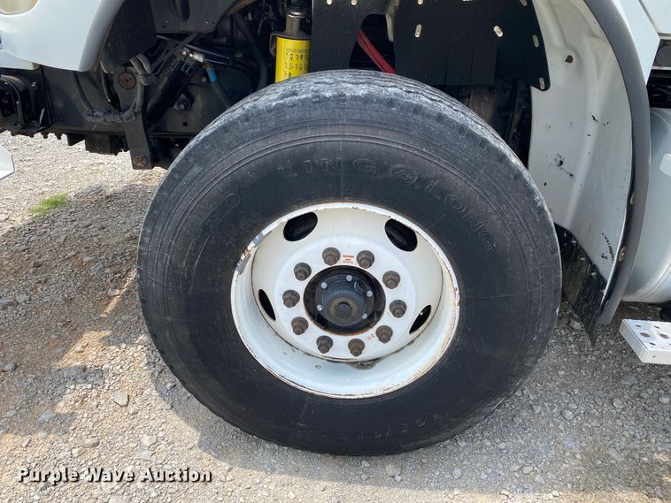 image for item JU9233 2008 Freightliner Business Class M2  crane truck