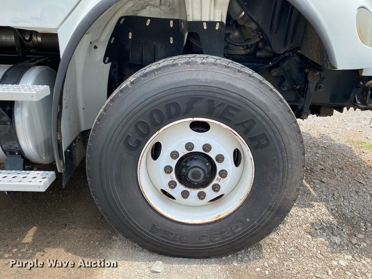 image for item JU9233 2008 Freightliner Business Class M2  crane truck