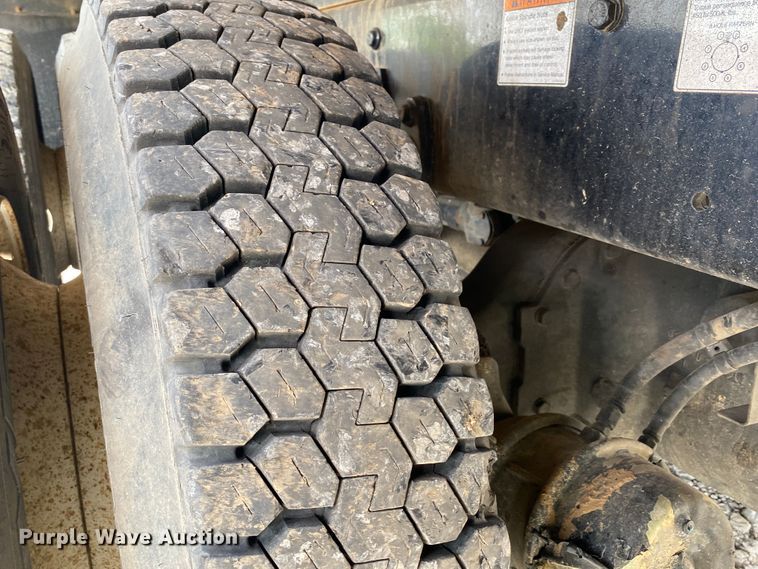 image for item JU9233 2008 Freightliner Business Class M2  crane truck