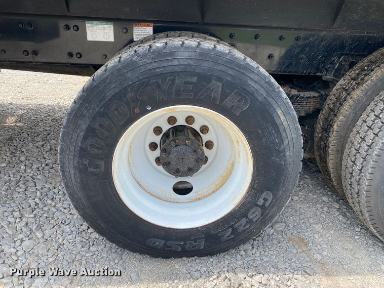 image for item JU9233 2008 Freightliner Business Class M2  crane truck