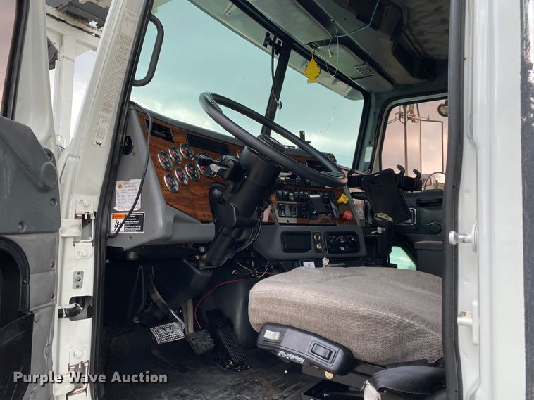 image for item JU9235 2011 Western Star 4900FA  crane truck