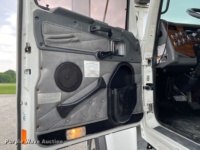 image for item JU9235 2011 Western Star 4900FA  crane truck