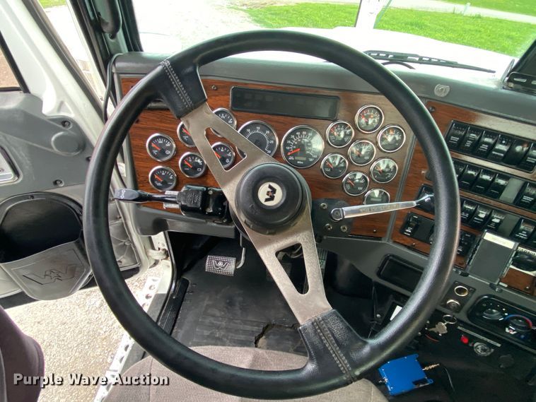 image for item JU9235 2011 Western Star 4900FA  crane truck