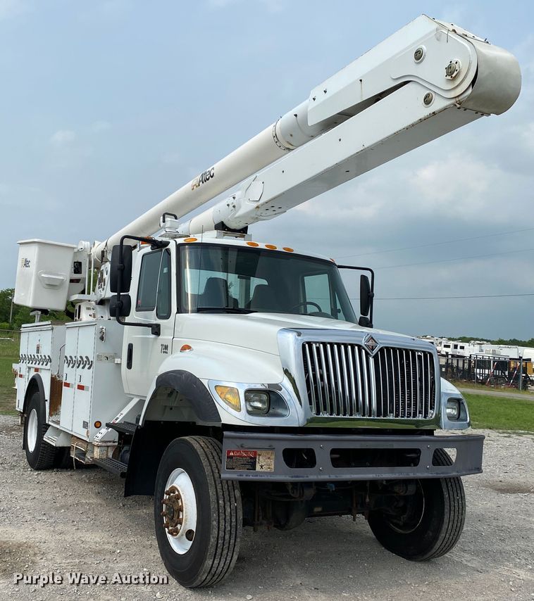 image for item JU9236 2005 International 7300  bucket truck