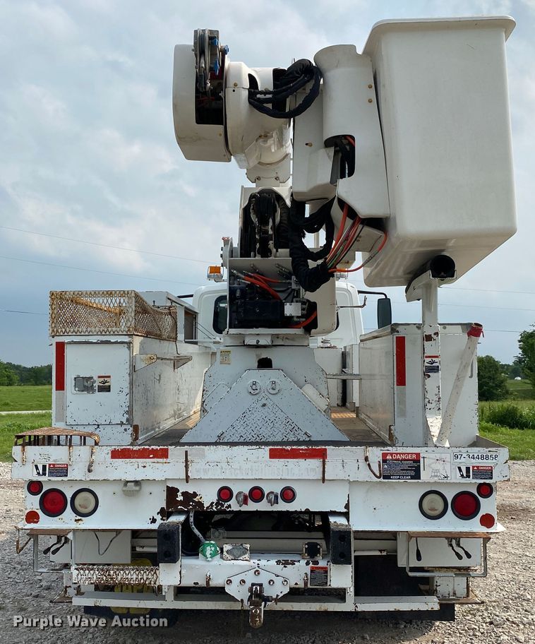 image for item JU9236 2005 International 7300  bucket truck