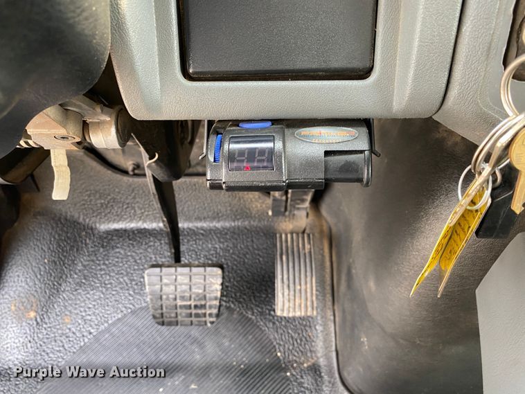 image for item JU9236 2005 International 7300  bucket truck