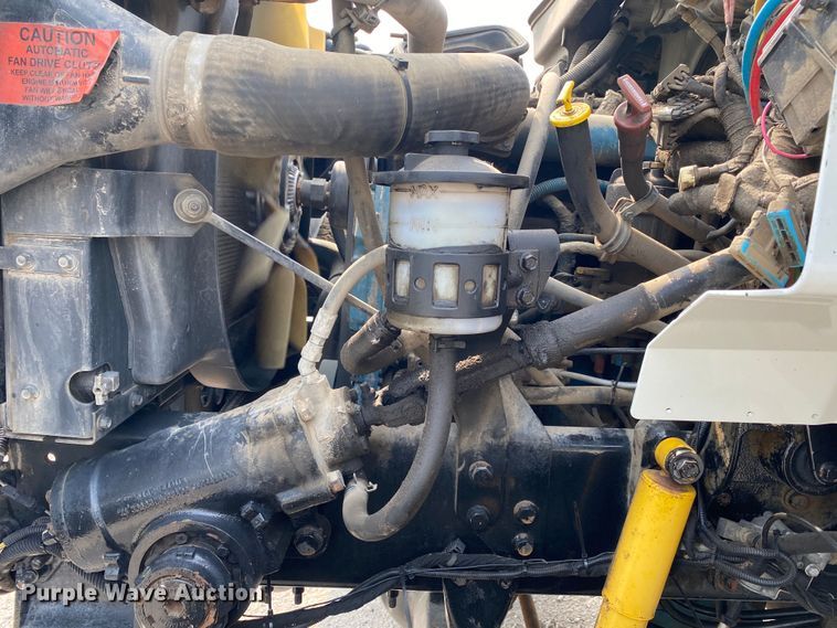 image for item JU9236 2005 International 7300  bucket truck