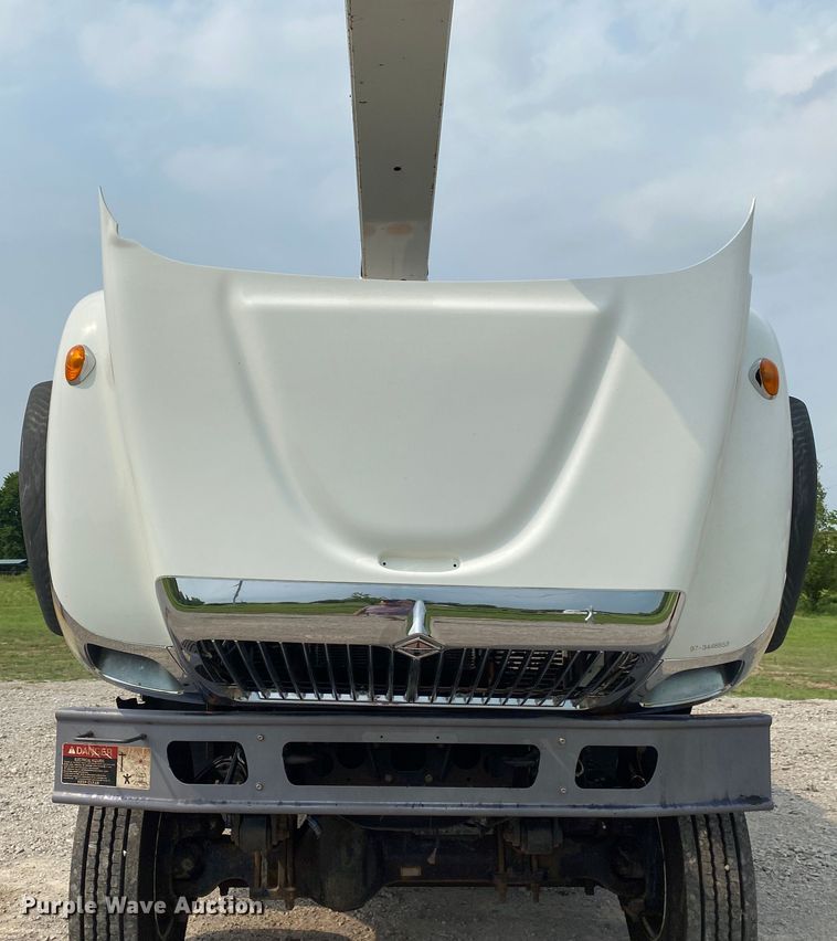 image for item JU9236 2005 International 7300  bucket truck