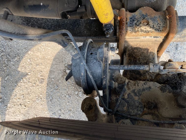 image for item JU9236 2005 International 7300  bucket truck