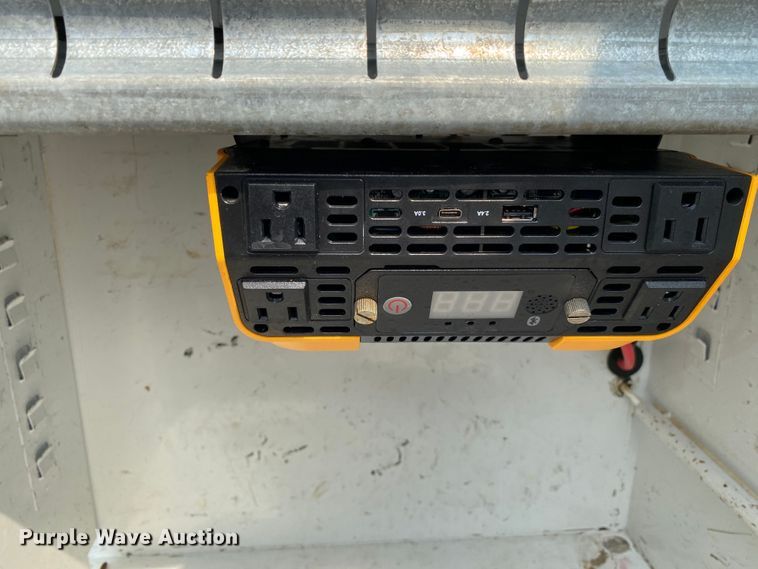 image for item JU9236 2005 International 7300  bucket truck