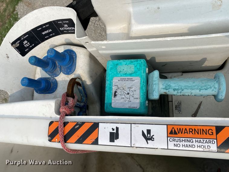 image for item JU9236 2005 International 7300  bucket truck