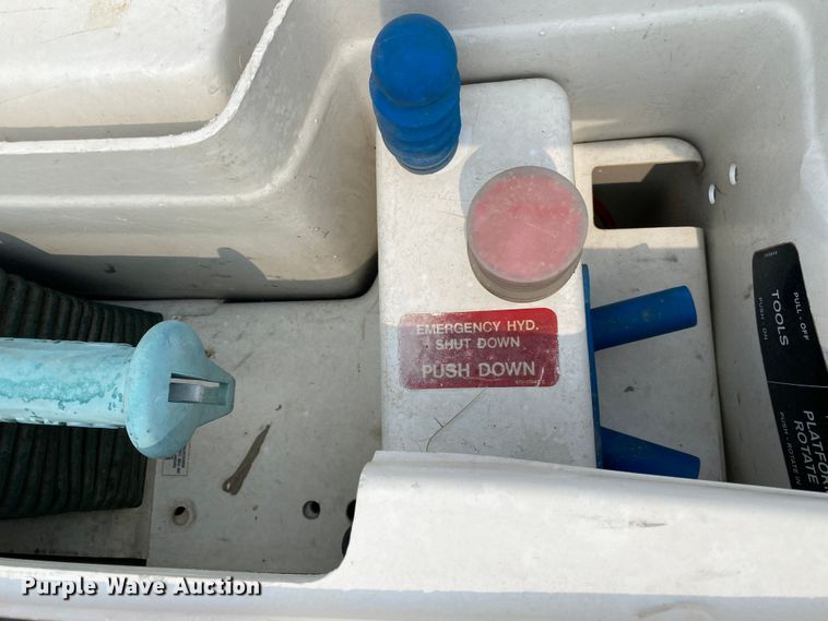 image for item JU9236 2005 International 7300  bucket truck