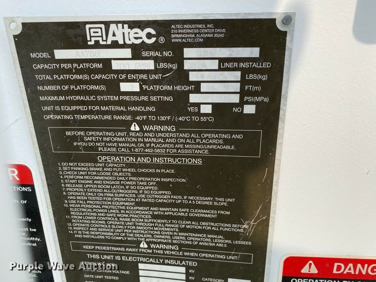 image for item JU9236 2005 International 7300  bucket truck