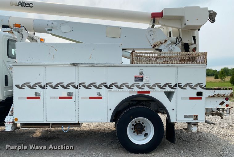 image for item JU9236 2005 International 7300  bucket truck