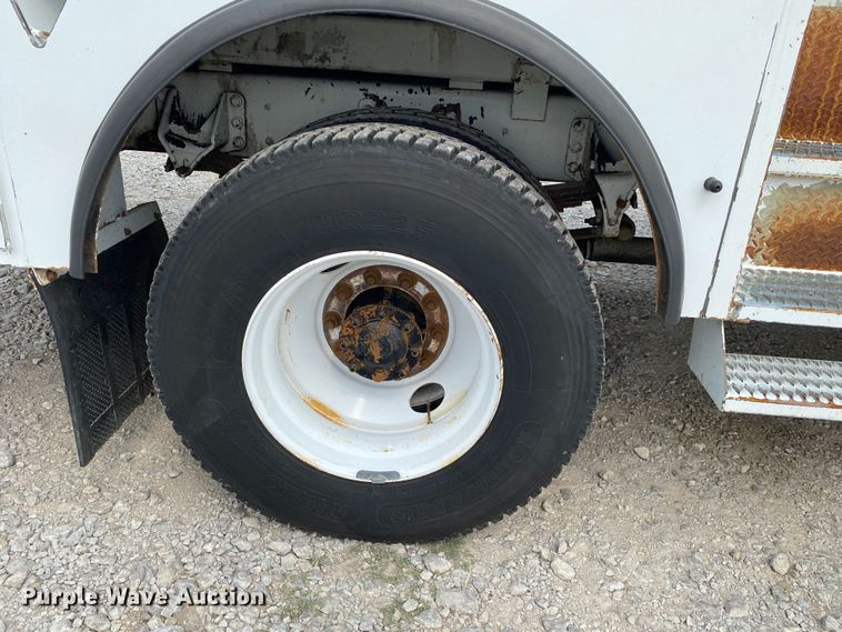 image for item JU9236 2005 International 7300  bucket truck