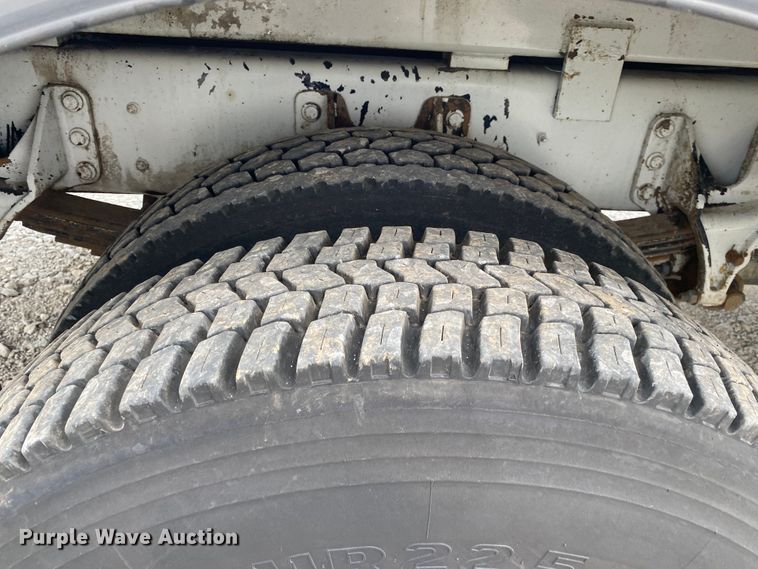 image for item JU9236 2005 International 7300  bucket truck