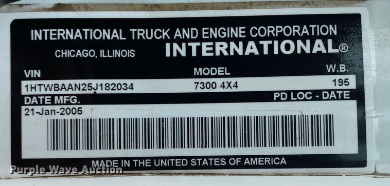 image for item JU9236 2005 International 7300  bucket truck