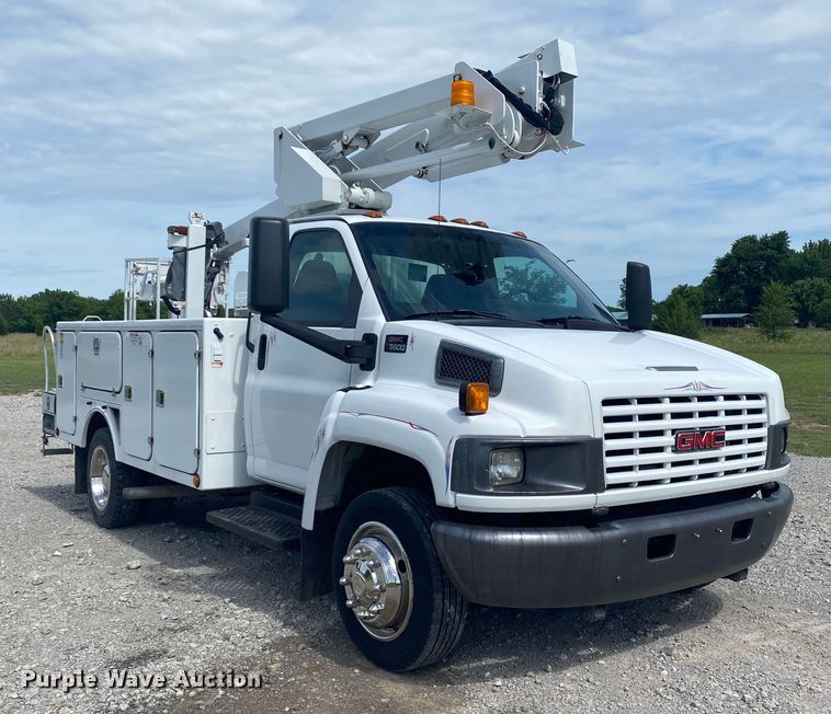 image for item JU9248 2005 GMC C5500  bucket truck